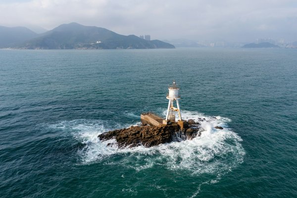 Balisage fixe: solutions de signalisation maritime robustes et modulaires